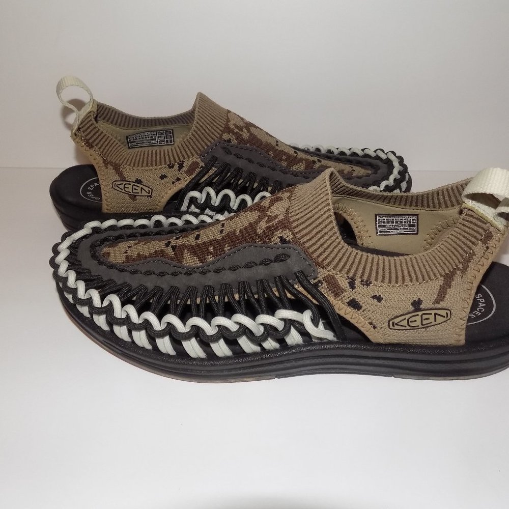 Men's Size 8 Keen Uneek Sandals  NEW w/BOX!!